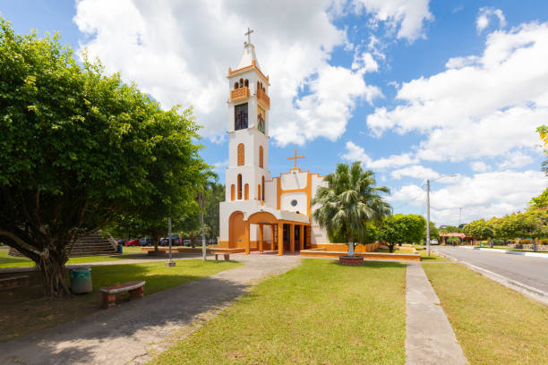panama alanje, bâtiment avec clocher de la paroisse de santiago apôtre - church bell tower temple catholicism photos et images de collection