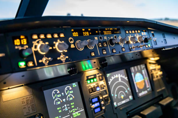 controles de piloto automático de un avión - air vehicle audio fotografías e imágenes de stock