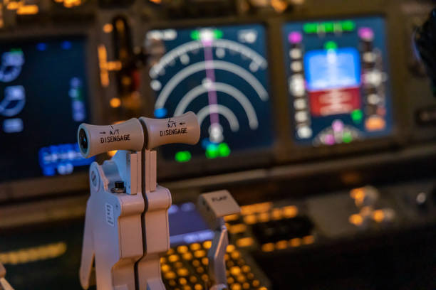 palancas de acelerador de aeronaves - commercial airplane throttle lever cockpit fotografías e imágenes de stock