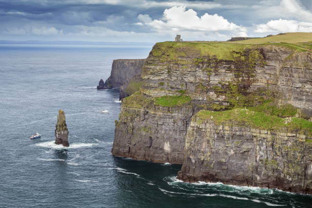 scogliere di moher, irlanda - cliffs of moher county clare cliff republic of ireland foto e immagini stock