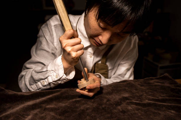 joven violinista chino - making craftsperson italian music musical instrument fotografías e imágenes de stock