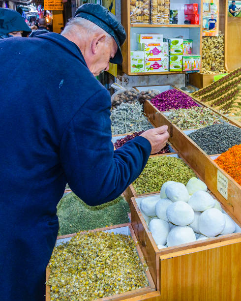 spezie al mercato di strada, vecchia gerusalemme - spice market israel israeli culture foto e immagini stock