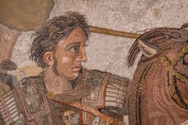 il mosaico di alessandro è un mosaico pavimentio romano originario della casa del fauno a pompei (una presunta imitazione di un filosseno di eretria o dipinto di apelle) che risale al 100 a.c. circa - architectural styles animal horse europe foto e immagini stock