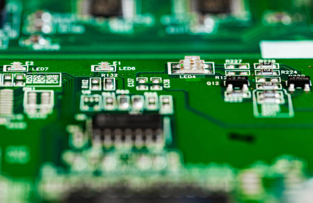 macro close up of printed wiring on pc circuit board - connection block order green colors imagens e fotografias de stock