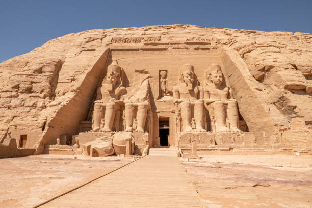 templo de abu simbel, antigo egito - egyptian culture hieroglyphics travel monument - fotografias e filmes do acervo