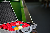 die-hand-und-der-cue-arm-des-mannes-spielen-snooker-spiel-oder-vorbereitung-mit-dem-ziel.jpg?b=1&s=170x170&k=20&c=07h-MtW9gW4VC-bDZzA7x8wjEu3AZiu6ZXcAttOkx90=