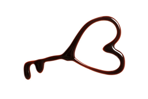 coração com chave feita de chocolate escuro no fundo branco, vista superior - maple keys - fotografias e filmes do acervo