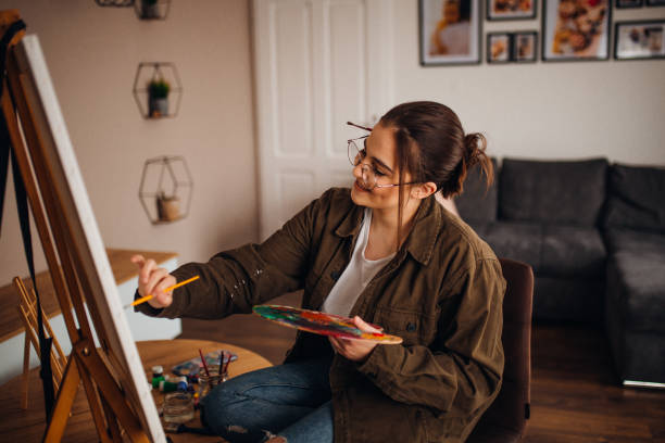 istock Girl painting on canvas 1306687570