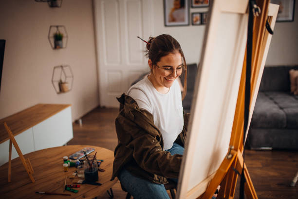 istock Girl painting on canvas 1306688149