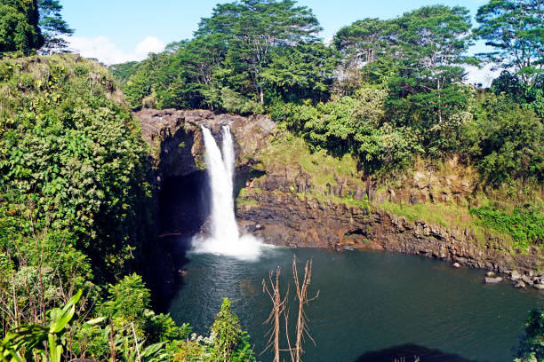 istock Cascada Rainbow cerca de Hilo - Big Island - Hawaii - USA 1306695686