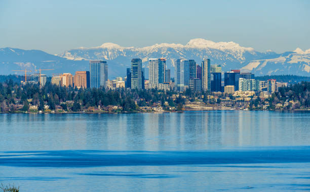 skyline del centro di bellevue - bellevue washington state foto e immagini stock