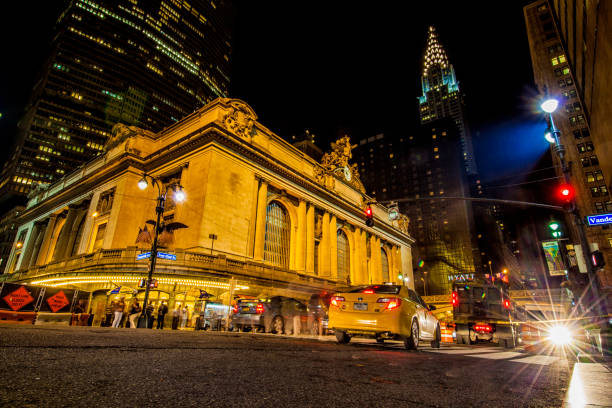 grand central - cityscape new york city manhattan low angle view photos et images de collection