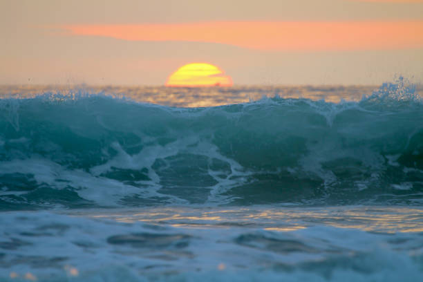 Waves During Sunset in Montañita Beach Waves During Sunset in Montañita Beach in Montanita, Santa Elena, Ecuador montanita ecuador stock pictures, royalty-free photos & images