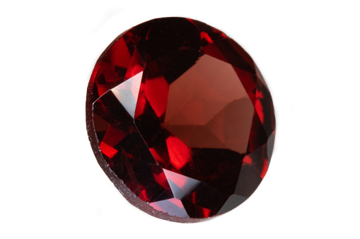 Red Ant Hill Garnet, side view. Round cut, 7.1mm, 1.57 carats. Photographed under natural light (5000K).