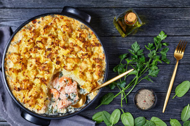salmon pot pie with smoked haddock, prawns, spinach, topped with potato mash in a baking dish, english cuisine salmon pot pie with smoked haddock, prawns, spinach, topped with potato mash in a baking dish, english cuisine fish pie stock pictures, royalty-free photos & images