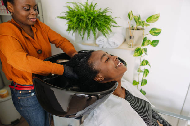 6,416 Afro Hair Salon Stock Photos, Pictures & Royalty-Free Images - iStock  | Black woman hair salon