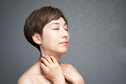 Middle-aged Japanese woman who cares about her neck