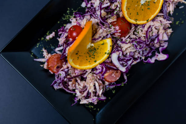 весенний здоровый свежий салат - tuna steak tuna steak olive oil стоковые �фото и изображения