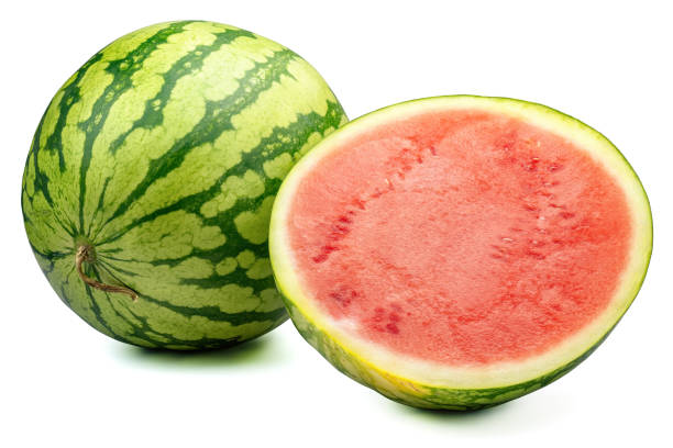 sandía entera y media aislada sobre fondo blanco - watermelon fotografías e imágenes de stock