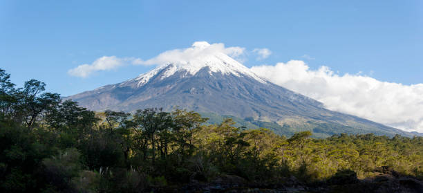 istock Volcano Villarrica 1307000254