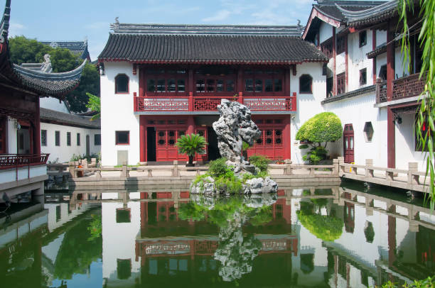 edifici del tempio di shanghai china confucio - shanghai temple door china foto e immagini stock