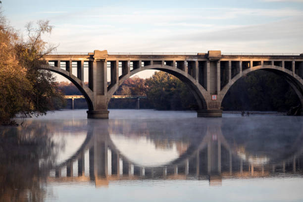 rf&p railroad bridge reflected - arch bridge imagens e fotografias de stock