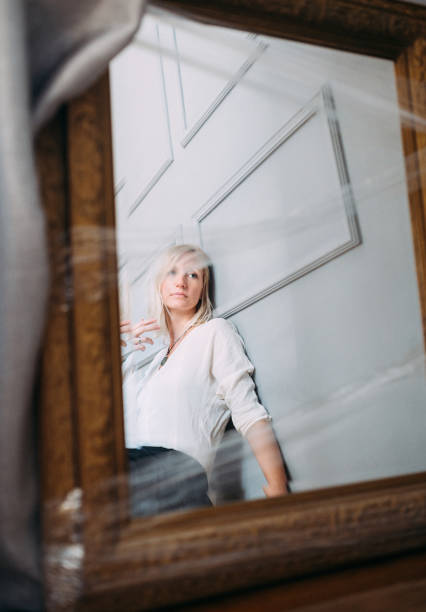 portrait of a young woman looking in the mirror - mirror women baroque style fashion imagens e fotografias de stock