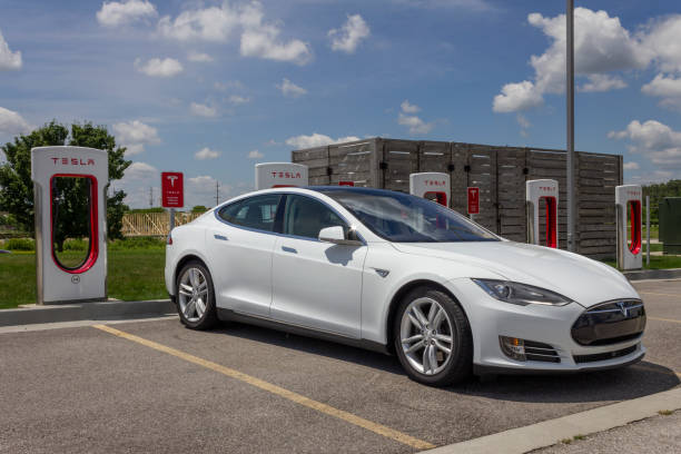 Tesla Supercharger Station. The Supercharger offers fast recharging of the Model S and Model X electric vehicles III Lafayette, IN - Circa July 2016: Tesla Supercharger Station. The Supercharger offers fast recharging of the Model S and Model X electric vehicles III tesla model 3 stock pictures, royalty-free photos & images
