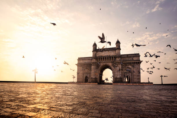 gateway of india, mumbai maharashtra monumento punto di riferimento luogo famoso magnifica vista senza persone tramonto - mumbai foto e immagini stock