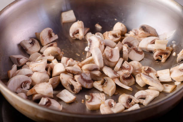 istock Threshold on shortcrust pastry with chicken and mushrooms 1307207421
