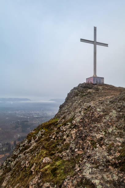 istock Mount Tzouhalem Cross 1307237179