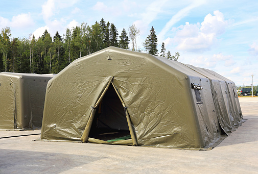 Unified sanitary-barrack canvas army tent to accommodate personnel