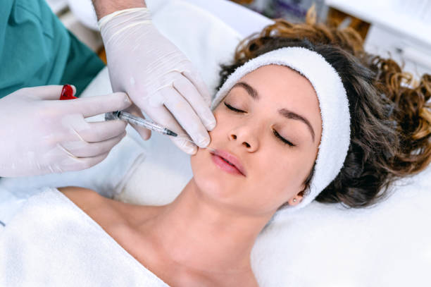 beauty treatment with botox - lifting device imagens e fotografias de stock