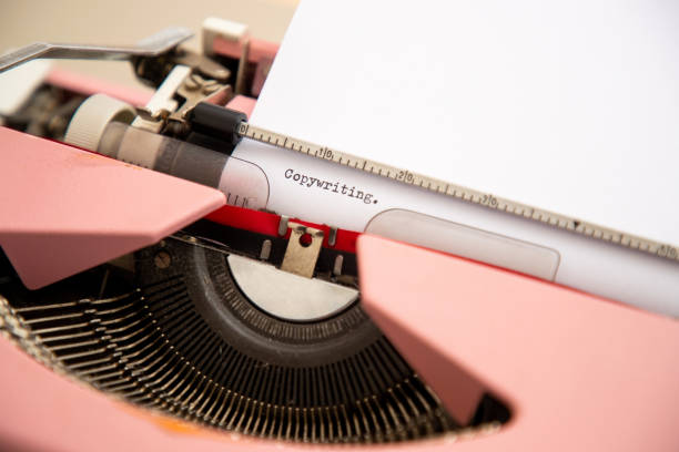 palabra de redacción escrita en máquina de escribir vintage - typewriter typing machine old fotografías e imágenes de stock
