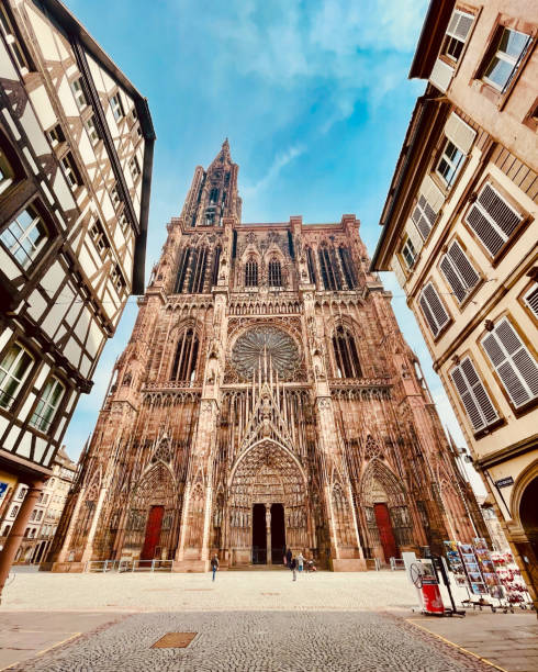 cathédrale de strasbourg - strasbourg france cathedrale notre dame cathedral europe photos et images de collection