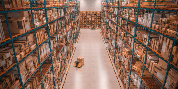 grande magazzino pieno di merci. concetto di industria e logistica. - warehouse foto e immagini stock