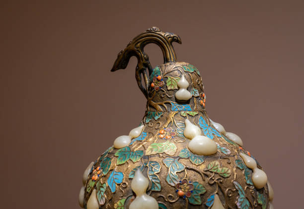 древний китай enamel инкруст джейд gourd форма бутылки - asian culture traditional culture chinese culture antiquities стоковые фото и изображения