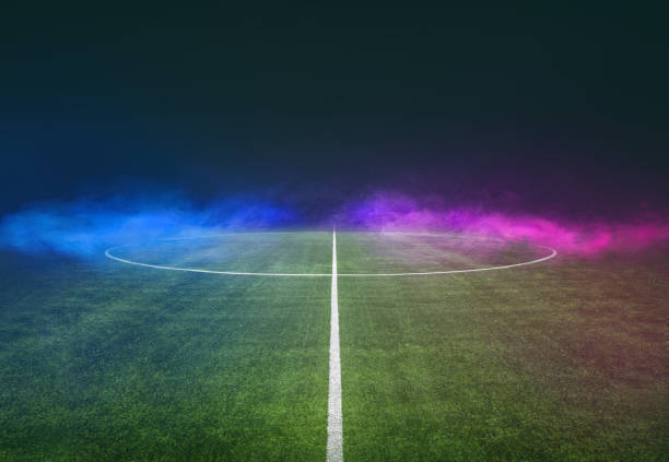 terrain texturé de jeu de football avec le brouillard de néon - centre, milieu de terrain - soccer field photos photos et images de collection