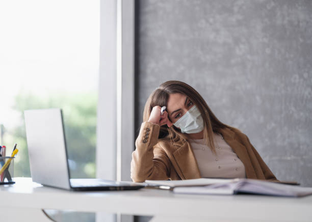 portrait of businesswomen having ache after work overload - failure relationship difficulties computer women imagens e fotografias de stock