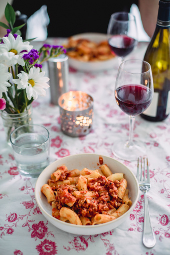 pasta, red wine, bolognese sauce, table,