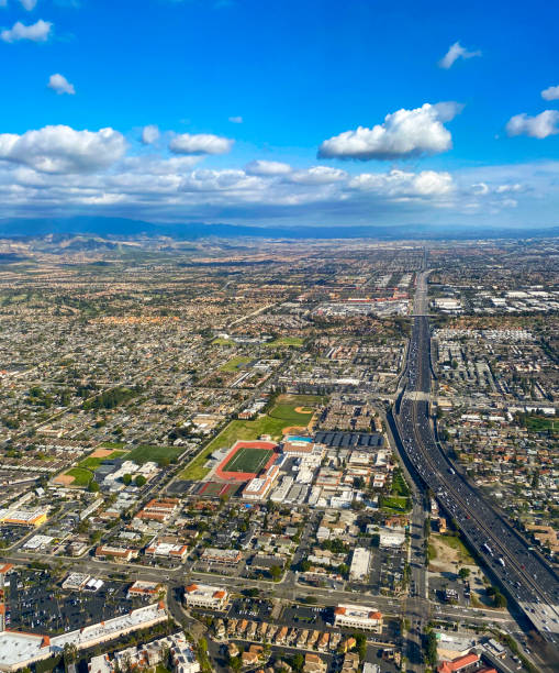 vista aerea della contea di orange in california - irvine california california orange county traffic foto e immagini stock