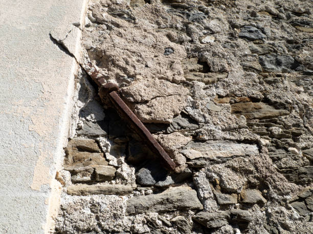istock Old iron chain holder on medieval italian house 1307425034