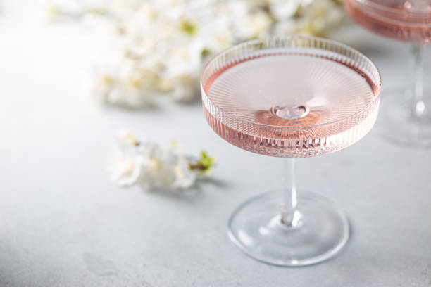 istock Pink cosmopolitan cocktail 1307453511