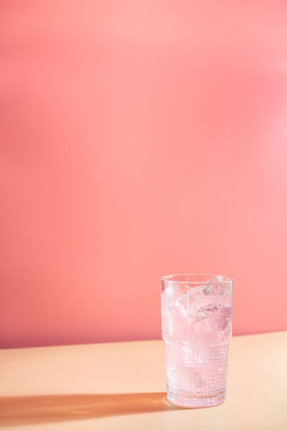 bebida rosa de refresco de verão - pink glasses - fotografias e filmes do acervo
