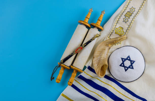Jewish prayer book with torah scroll and shofar horn, prayer shawl tallit Jewish prayer book with torah scroll and shofar horn, prayer shawl tallit Orthodox religious symbols simchat torah photos stock pictures, royalty-free photos & images