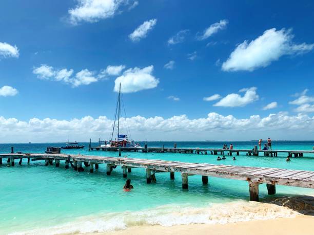 Women's Island Docking piers in Isla Mujeres isla mujeres stock pictures, royalty-free photos & images