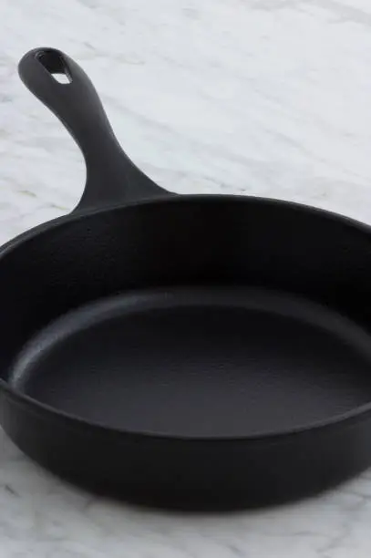 Cast iron skillet, perfect for your most delicious Stove and oven recipes.