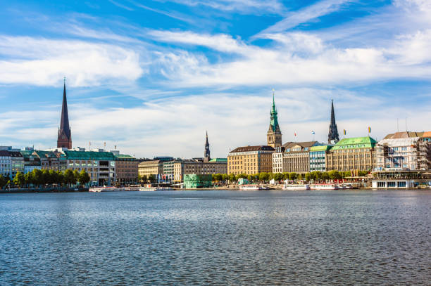 istock Binnenalster in Hamburg 1307529594