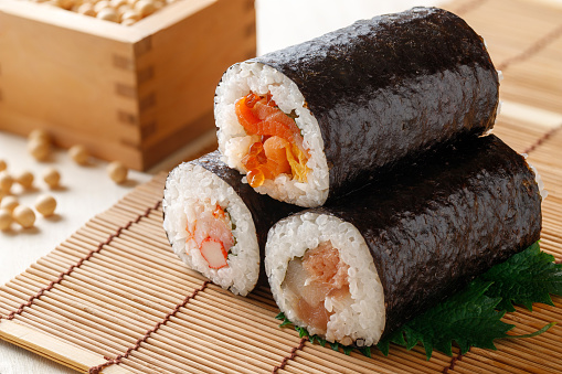 Ehomaki sushi roll（Norimaki to eat on Setsubun day）