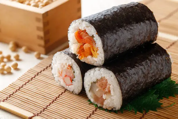 Ehomaki sushi roll（Norimaki to eat on Setsubun day）